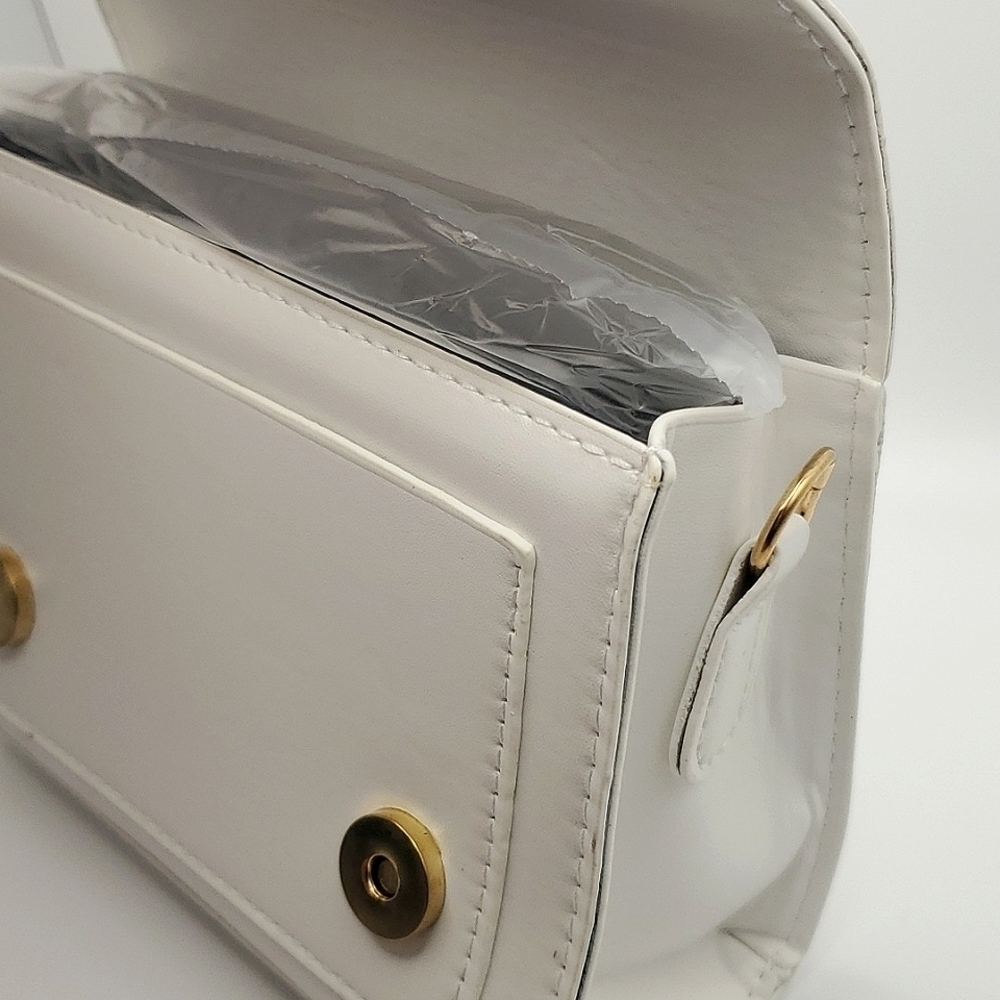 Sanrio Hello Kitty Mini Shoulder Bag - Picture 6 of 9